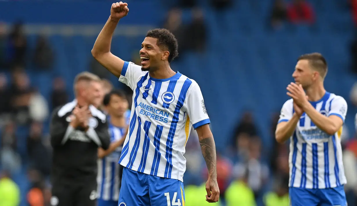 Striker Prancis berusia 22 tahun, Georginio Rutter menahbiskan diri sebagai pembelian termahal Brighton and Hove Albion sepanjang sejarah klub. Brighton rela mengeluarkan biaya sebesar 46,7 juta euro atau setara Rp803 miliar untuk mendatangkannya dari Leeds United pada awal musim 2024/2025. Dari dua laga awal di Premier League 2024/2025, ia telah bermain satu kali saat menang 2-1 atas Manchester United. (AFP/Glyn Kirk)
