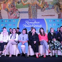 H. Rhoma Irama saat hadir dalam jumpa pers rangkaian program Ramadan Penuh Berkah stasiun Indosiar di Hotel Indonesia Kempinski, Thamrin, Jakarta Pusat, Kamis (26/4/2018).  (Adrian Putra/Bintang.com)