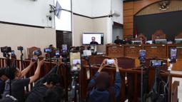 Sidang lanjutan kasus pencemaran nama baik dan tindak pidana pencucian uang (TPPU) dengan terdakwa Nikita Mirzani di Pengadilan Negeri (PN) Jakarta Selatan pada Kamis (4/9/2025) dengan secara daring atau online. (Kapanlagi.com/Budy Santoso)