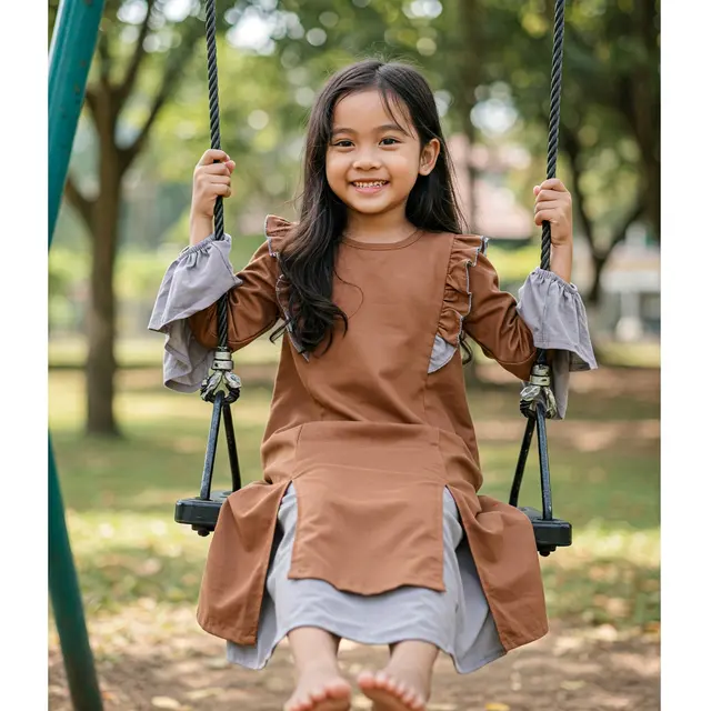 Gamis Coklat Belah Tengah (Foto: Rizka Nur Laily via Gemini)