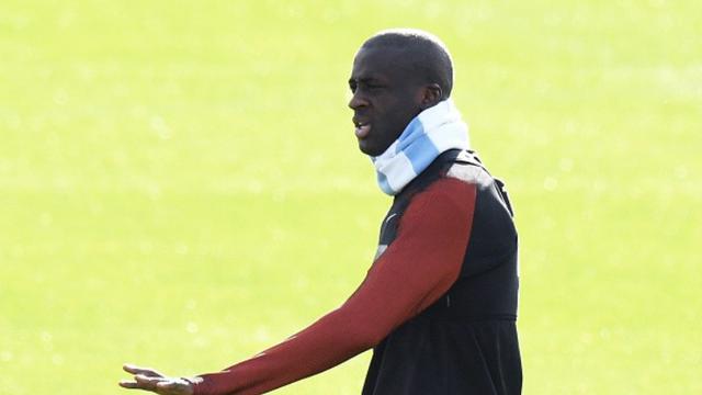 Gelandang Manchester City Yaya Toure menjalani latihan di Manchester, 18 Oktober 2016. (AFP/Anthony Devlin)