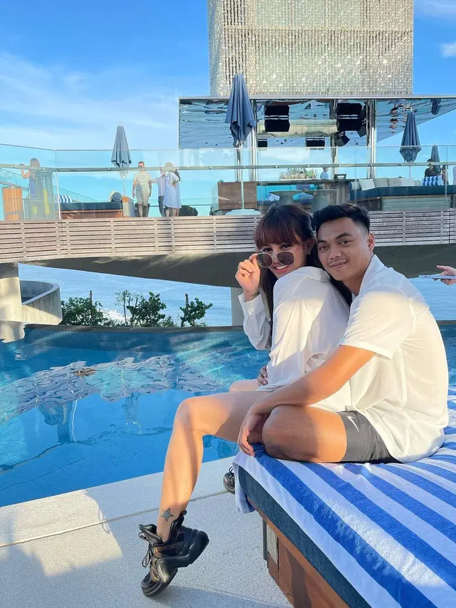 Akui dapat Restu Orang Tua, Ini 6 Potret Alfath Fathier dengan Istri Barunya