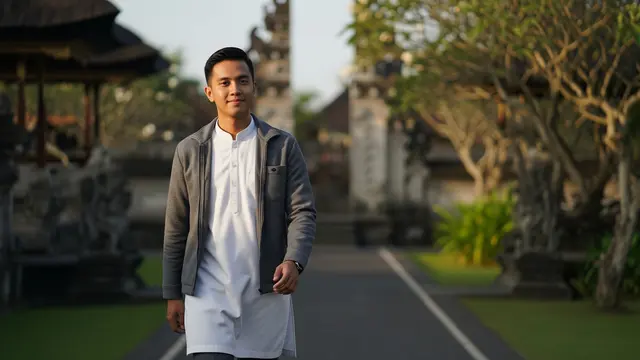 Blazer Dipadukan dengan Kurta atau Baju Koko/Gemini AI