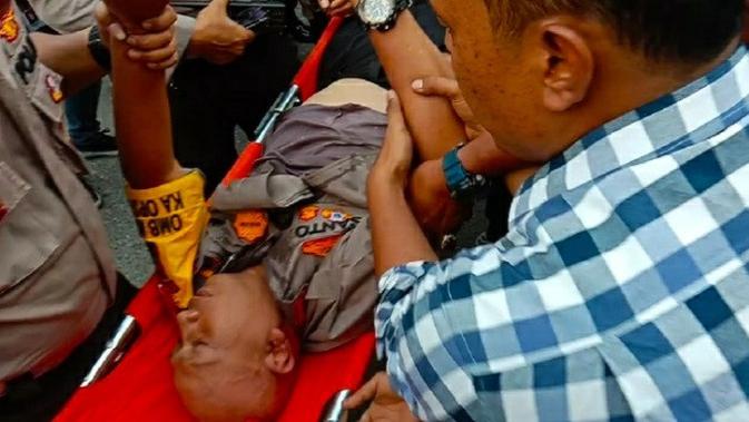 Kapolresta Pekanbaru Pingsan Terinjak Mahasiswa Demo Di Dprd Riau Regional Liputan6 Com