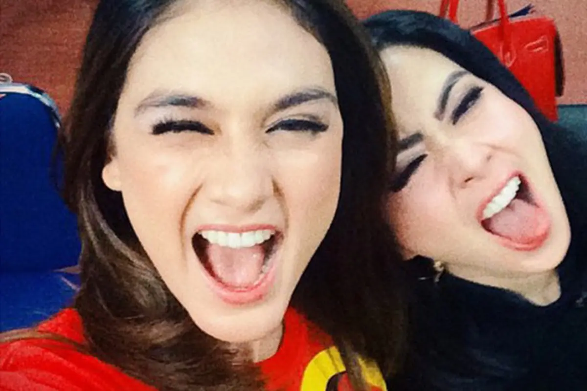 Selfie Luna Maya dan Syahrini (Sumber Foto: Brilio.net - Instagram/@lunamaya)