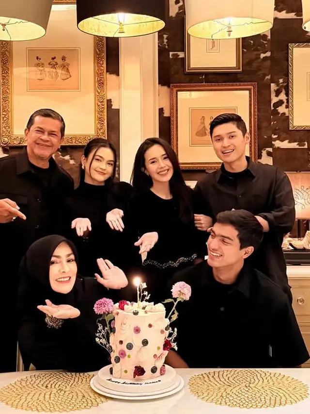 Tampilan Awet Muda Ibunda Beby Tsabina saat Ulang Tahun. [@bebytsabina]