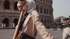 Influencer cantik Bella Attamimi baru-baru ini mengunggah foto kecenya saat berlibur di Italia. Gaya kecenya saat berfoto di depan Colosseum Roma mencuri perhatian. Dengan berpose silau terkena matahari, foto kece Bella Attamimi ini berhasil curi perhatian. (Liputan6.com/IG/@bellattamimi)