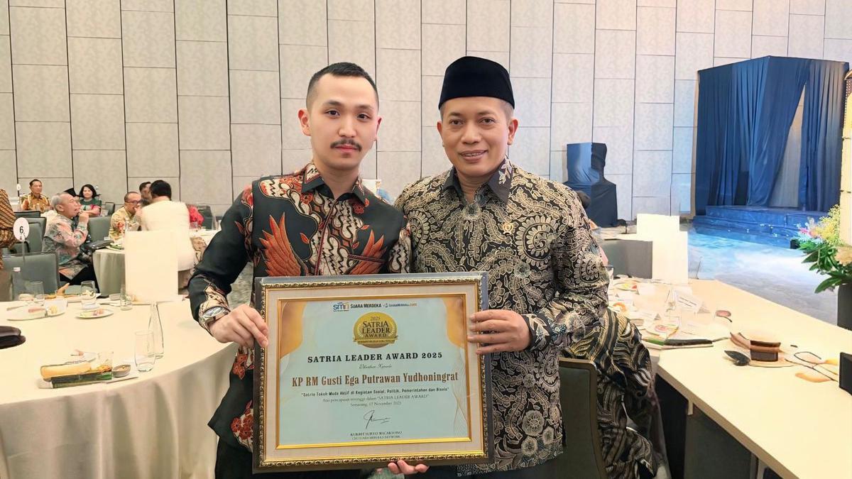Musisi Gusti Ega Putrawan Raih Penghagaan Satria Leader Award 2025, Angel Karamoy Bangga Banget