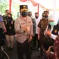 Kapolda Jatim, Irjen Nico Afinta meninjau vaksinasi untuk disabilitas dan ODGJ. (Dian Kurniawan/Liputan6.com)