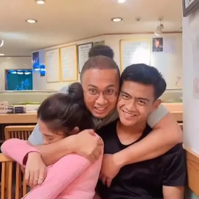 6 Potret Andre Rosiade Bareng Arhan dan Azizah, Bikin Anak-Menantu Makin Lengket