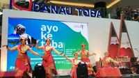Para Penari Menarikan Tortor dalam Ayo ke Toba, sebagai bagian dari promosi wisata Danau Toba di Semarang (28/09/2018)