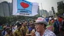 Massa yang tergabung dalam Forum Honorer Kategori 2 (FHK2) itu menuntut status honorer untuk segera diangkat menjadi status PNS, Jakarta, (15/10/14). (Liputan6.com/Faizal Fanani)