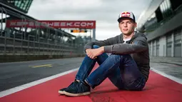 Max Verstappen memecahkan rekor sebelumnya yang dipegang Sebastian Vettel, Verstappen memenangi sebuah race F1 dengan usianya yang baru 18 tahun. (Philip Platzer/Red Bull Content Pool)