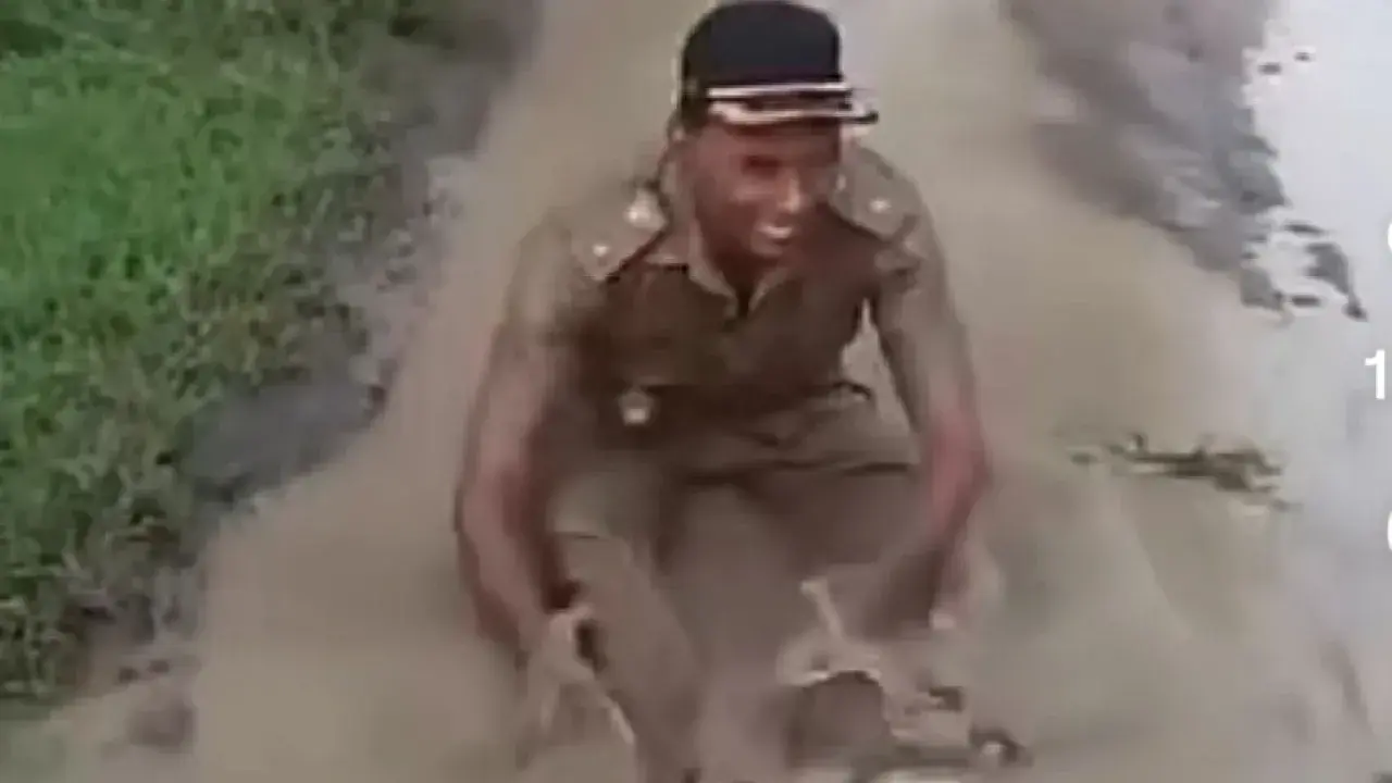 Kades di Sragen mandi lumpur