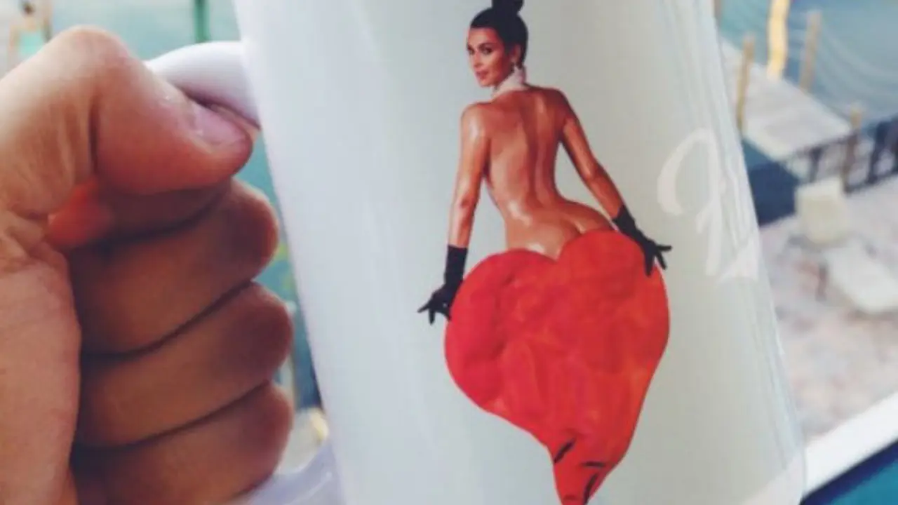 19 Merchandise Bertema Keluarga Kardashian Beredar di Online Shop