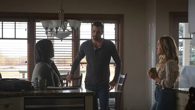 Skeet Ulrich (tengah) sebagai Patrick dalam film Blood. (Foto: Dok. Vertical Entertainment/ IMDb)