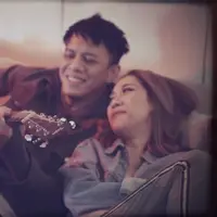 BCL nyanyikan ulang Menghapus Jejakmu bersama Ariel NOAH. (YouTube BCL)