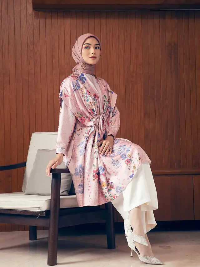 6 Ide Baju Tunik Elegan untuk Ramadan dan Lebaran dari Fuji An hingga Raline Shah