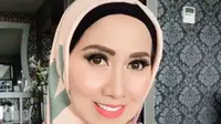 Tampilan Venna Melinda mengenakan hijab. (dok. Instagram @vennamelindareal/https://www.instagram.com/p/B_2jHfyjksE/)