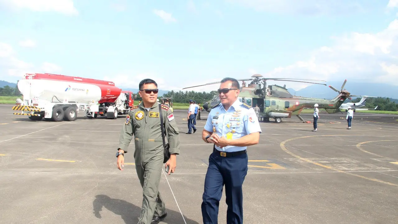 Dua helikopter itu melakukan Remain Over Night (RON) atau menginap semalam di Lanud Sam Ratulangi, Manado sebelum melanjutkan ke Filipina pada, Selasa (29/10/2024).