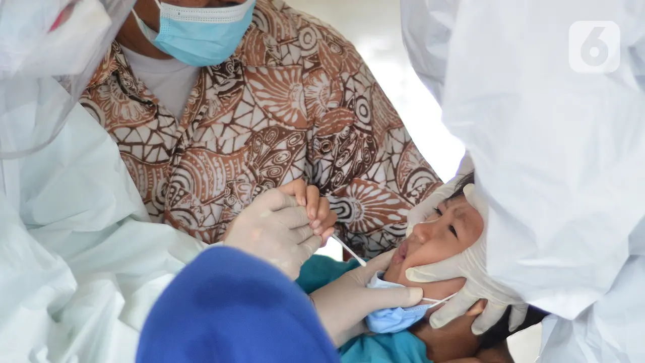 Tes Swab Massal untuk Melacak Covid-19 di Depok