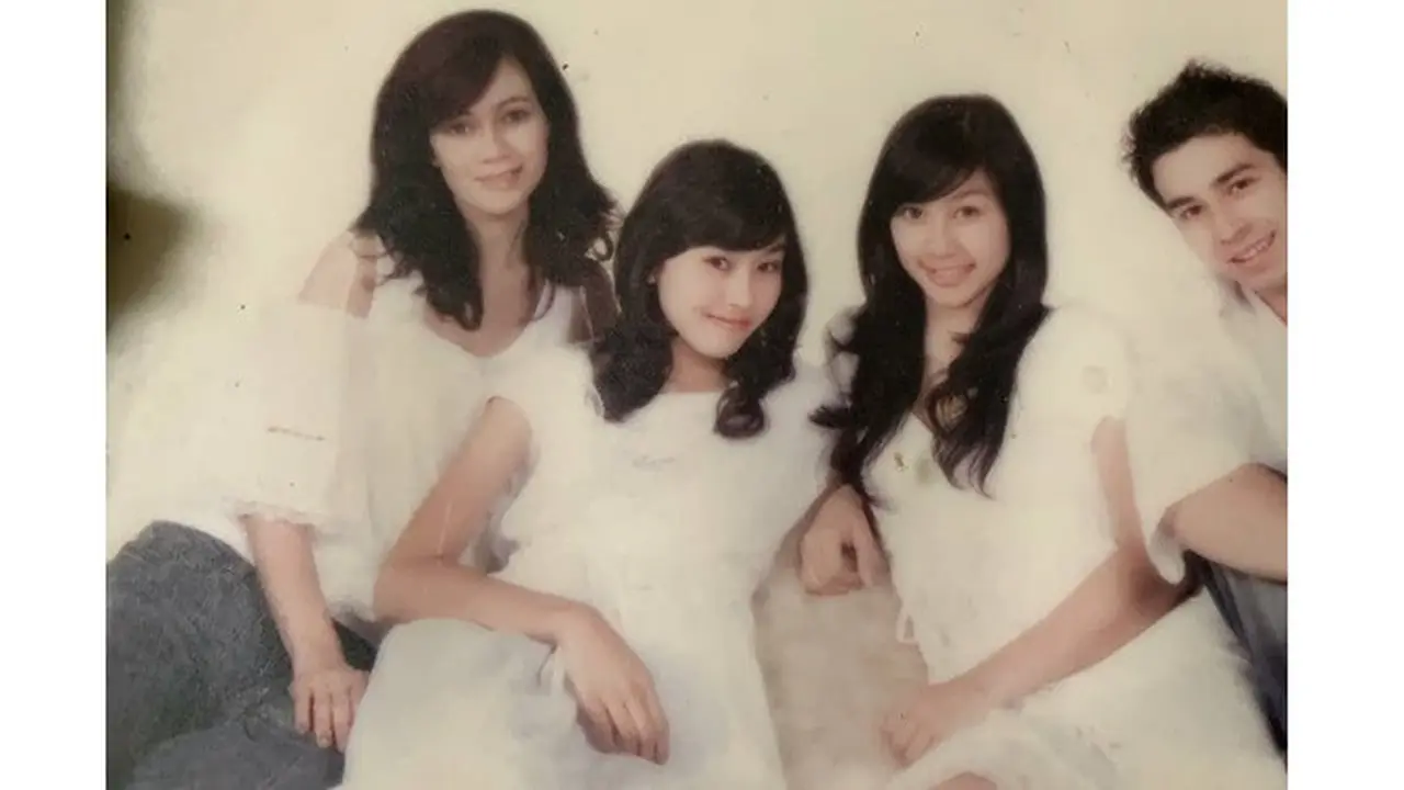 6 Foto Jadul Ibu Raffi Ahmad, Bak Kakak Beradik dengan Anak-Anaknya