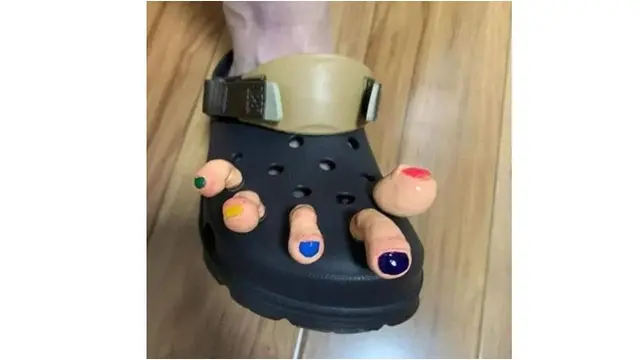 6 Potret Sepatu Hasil Modifikasi Sendiri, Tahan Malu Jika Dipakai