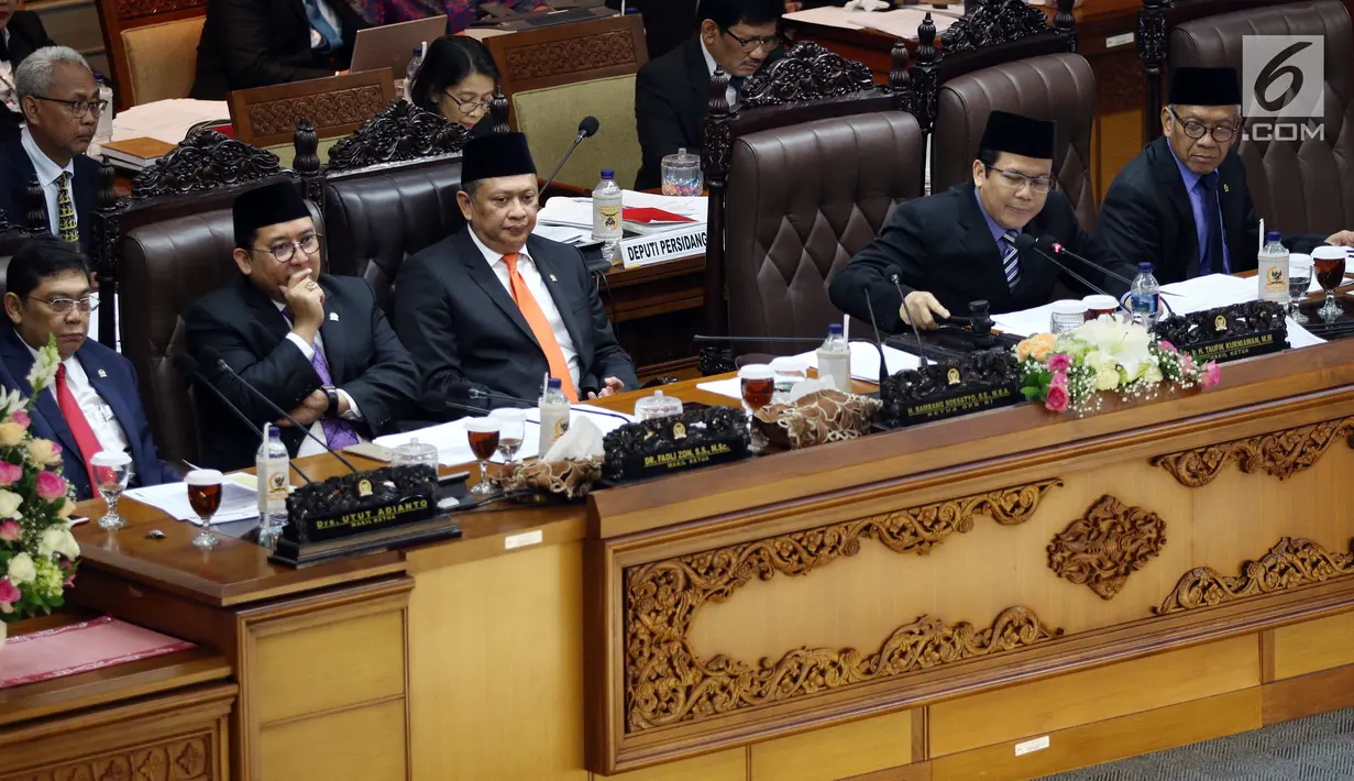 Suasana sidang penetapan Perry Warjiyo sebagai Gubernur BI oleh DPR RI, Jakarta, Selasa (3/4). Perry Warjiyo resmi menggantikan Agus Martowardojo yang akan menyelesaikan masa baktinya Mei 2018. (Liputan6.com/JohanTallo)
