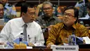 Menteri Keuangan Bambang Brodjonegoro (kanan) mengikuti Raker dengan Komisi I DPR di Senayan, Jakarta, Senin (19/10/2015). Raker membahas evaluasi pelaksanaan Minimum Essensial Force (MEF) Tahap I dan Tahap II. (Liputan6.com/JohanTallo)