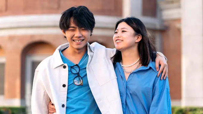 couple kencan bahagia