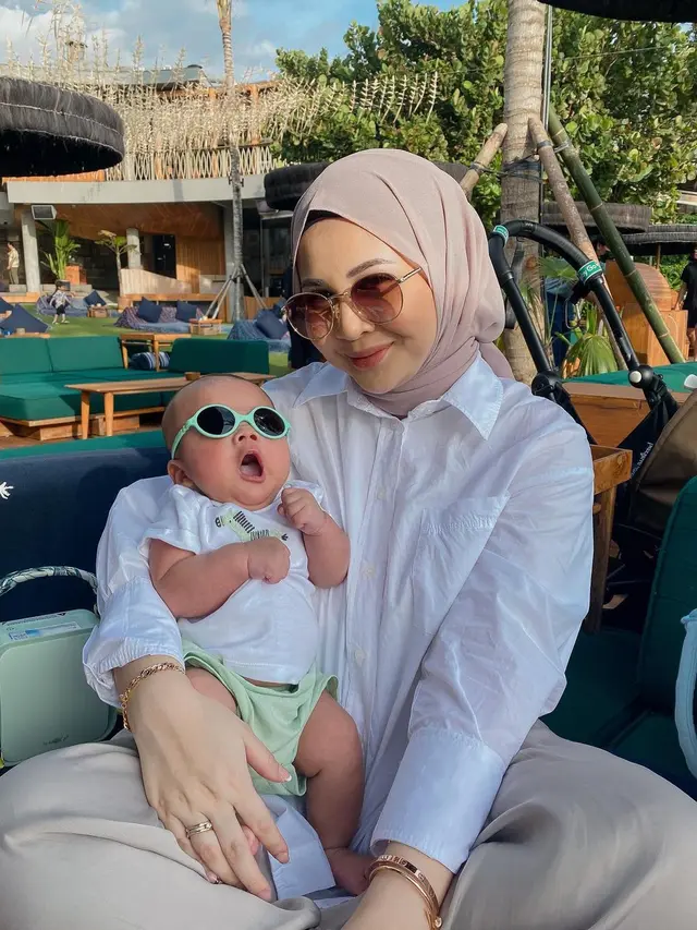 6 Artis Ini Pertama Kali Ajak Anak Liburan ke Bali, Seru Banget