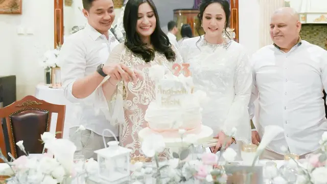 7 Potret Pesta Ulang Tahun Angbeen Rishi ke-23, Mewah dan Bernuansa Putih