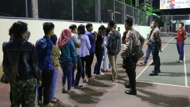 Polres Kebumen menggelenadang tujuh pasangan mesum ke Polres Kebumen. (Foto: Liputan6.com/Polres Kebumen/Muhamad Ridlo)
