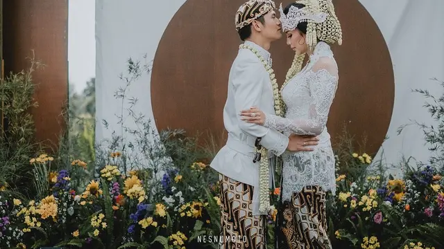 7 Detail Pernikahan Dea Rizkita Berkonsep Adat Sunda dan Modern, Curi Perhatian