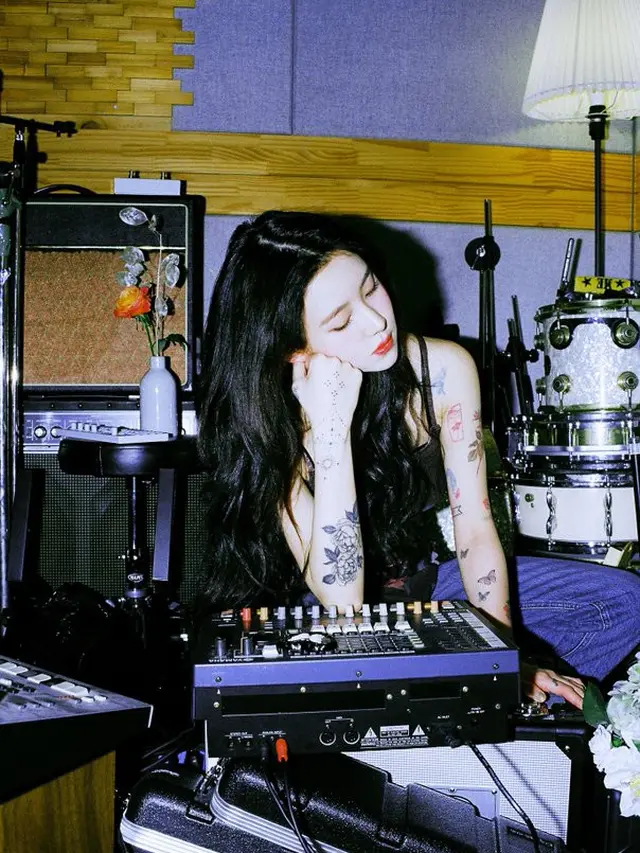 Baek Yerin (Instagram/ bluevinyl.official_)