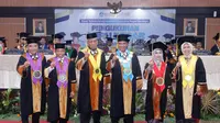 Unesa mengukuhkan 4 guru besar baru. (Dian Kurniawan/Liputan6.com)