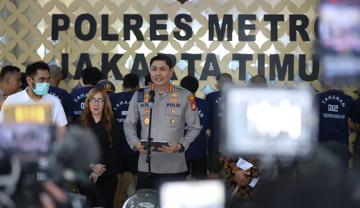 Kapolres Metro Jakarta Timur, Kombes Alfian Noffizal, menjelaskan insiden ini dikategorikan sebagai tindak pidana serius. (Kapanlagi.com/Budy Santoso)