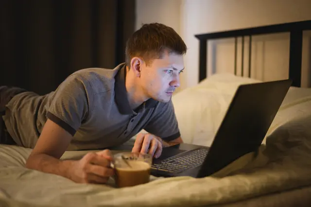 Bukan karena dikejar deadline pekerjaan, ini 4 penyebab Gen Z suka begadang sampai pagi