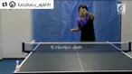 Sebuah video merekam aksi seorang pria bermain pingpong dengan berbagai jenis raket