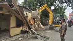Pos Polisi hingga Ormas Depok Berdiri di Saluran Air