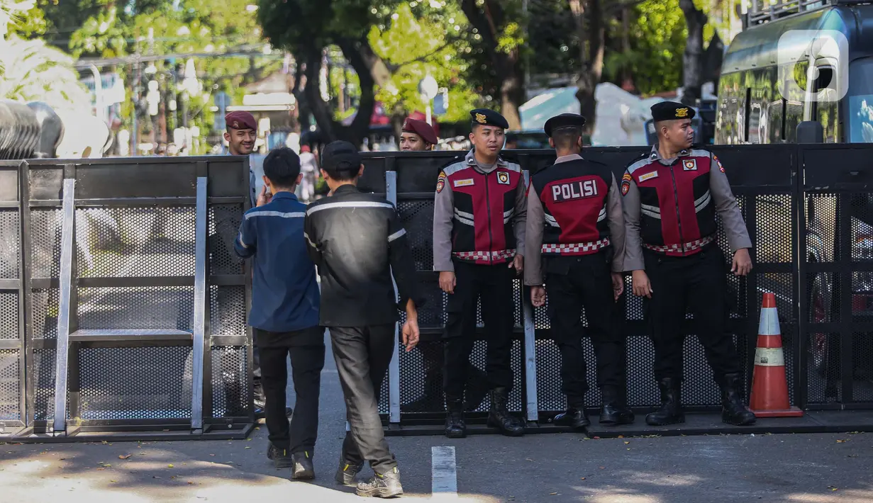 Patut diketahui, UU Pemilu mewajibkan KPU untuk menyelesaikan rekapitulasi penghitungan suara tingkat nasional 35 hari setelah pemungutan suara digelar. (Liputan6.com/Angga Yuniar)