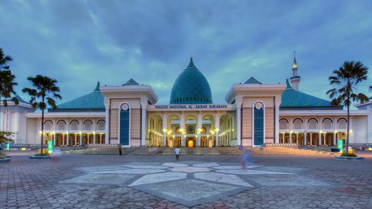 Masjid Terbesar Masjid Agung Surabaya