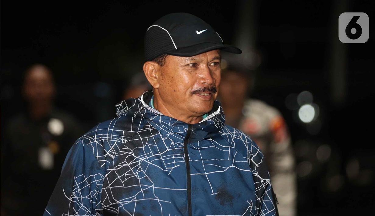 KPK memiliki waktu 1x24 jam untuk menentukan status hukum para pihak yang diamankan. Tampak dalam foto, Wali Kota Madiun, Maidi saat tiba di Gedung Merah Putih Komisi Pemberantasan Komisi Pemberantasan Korupsi (KPK), Jakarta, Senin (19/1/2026). (Liputan6.com/Helmi Fithriansyah)