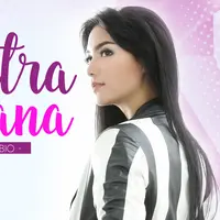 HL Celeb Bio Citra Kirana (Foto: Bambang E Ros, Stylist: Indah Wulansari, Wardrobe: @ath_clothing, MuA: @vera_kusumadewi, Desain: Nurman Abdul Hakim/Bintang.com)