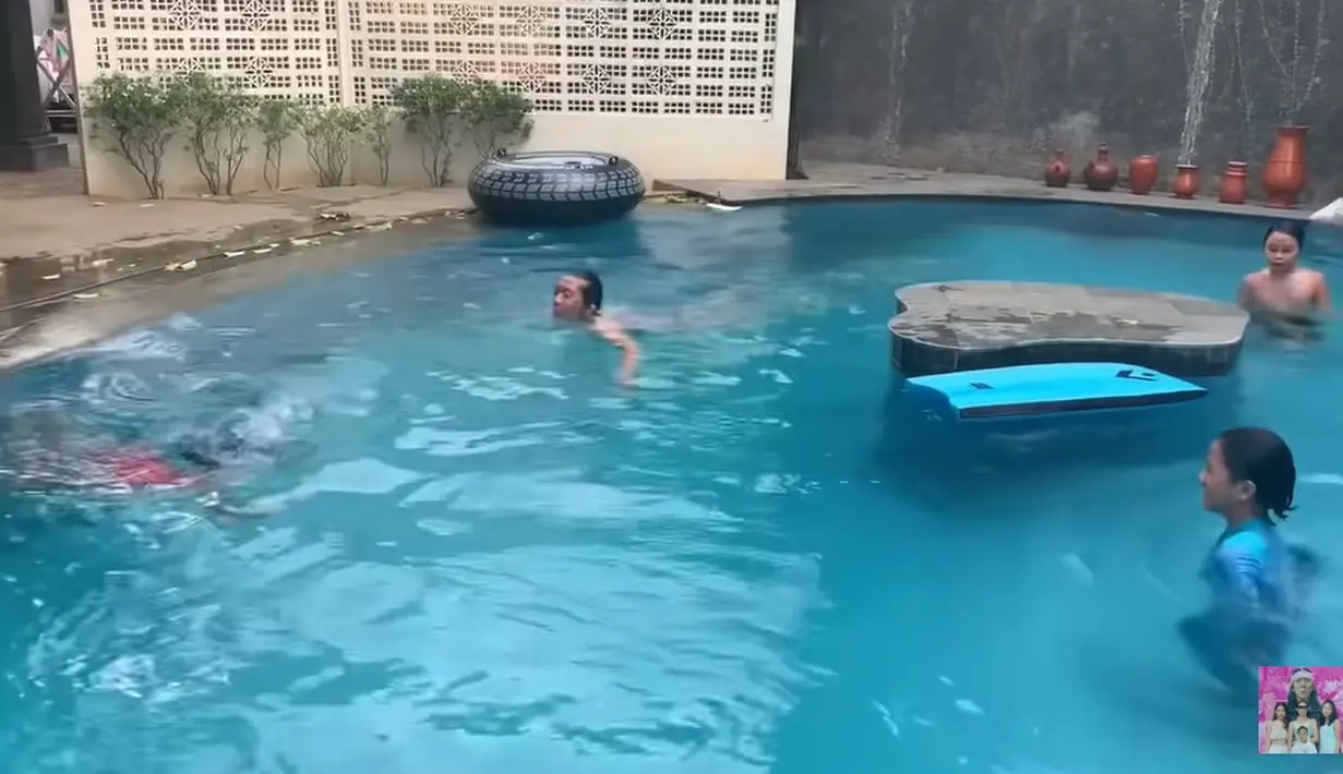 Bimbim Slank dan kediamannya yang luas [YouTube/Alz Family]