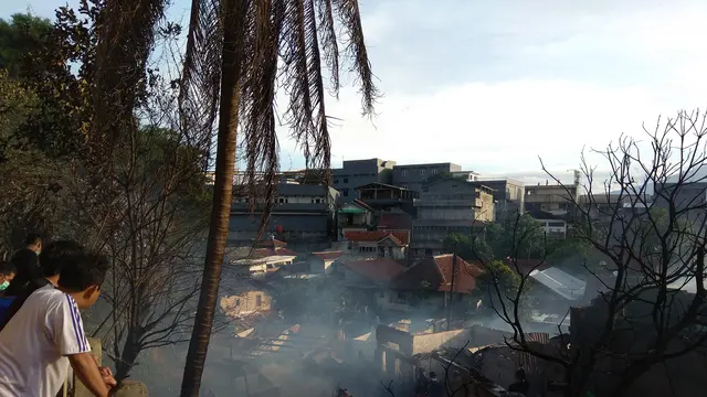 kebakaran terjadi di pemukiman padat penduduk di Kampung Gudang, Kelurahan Gudang, Kecamatan Bogor Tengah, Kota Bogor (Liputan6.com/Achmad Sudarno)