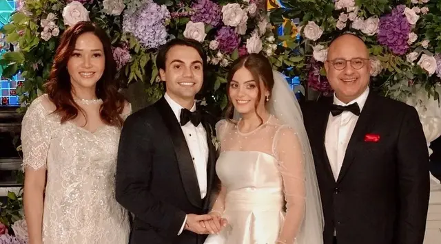 6 Potret gaya Maia Estianty saat kondangan ke luar negeri, aura old money