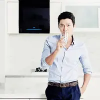 Hyun Bin berhasil memenangkan hati Kang Sora. (Instagram/reveramess_)