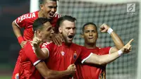 Pemain Persija merayakan gol yang dicetak Marko Simic saat laga persahabatan melawan Selangor FA di Stadion Patriot Candrabhaga, Bekasi, Kamis (6/9). Persija kalah 1-2. (Liputan6.com/Helmi Fithriansyah)