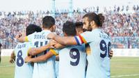 Persela Lamongan mengalahkan Persegres Gresik United 7-1 dalam lanjutan Liga 1 2017. (Bola.com/Zaidan Nazarul)